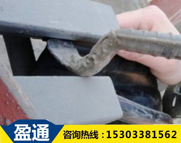 安裝伸縮縫膠條.jpg 安裝伸縮縫膠條.jpg